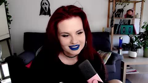 dellacrush_ online show from 11/11/25, 09:09