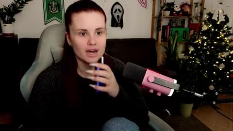 dellacrush_ online show from 12/22/25, 06:05