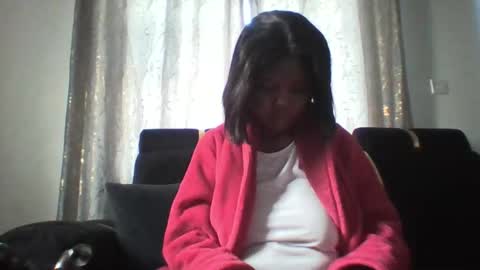 Snapshot of dellarine517299 chatting on 01/19/26, 06:28 dellarine517299 online show from 01/19/26, 06:28