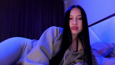 Snapshot of delly_love chatting on 10/30/25, 09:04 delly_love online show from 10/30/25, 09:04