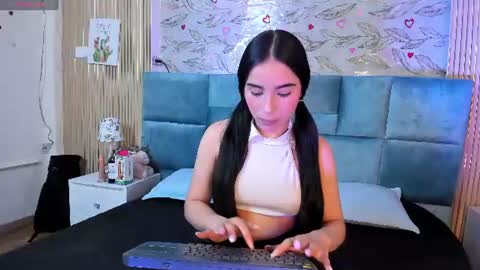 Snapshot of delphine_doll chatting on 07/13/26, 11:46 Delia online show from 07/13/26, 11:46