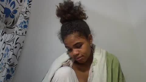 Snapshot of delphineee chatting on 07/10/26, 01:32 delphine online show from 07/10/26, 01:32