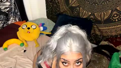 Snapshot of deluxxxeblu chatting on 12/12/24, 12:38 TankinBody online show from 12/12/24, 12:38