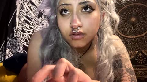 Snapshot of deluxxxeblu chatting on 12/12/24, 08:03 TankinBody online show from 12/12/24, 08:03