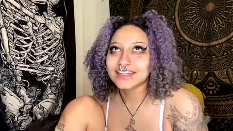 Snapshot of deluxxxeblu chatting on 01/03/25, 11:33 TankinBody online show from 01/03/25, 11:33