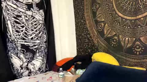 Snapshot of deluxxxeblu chatting on 01/05/25, 05:41 TankinBody online show from 01/05/25, 05:41