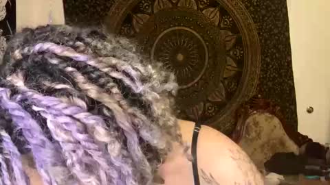 Snapshot of deluxxxeblu chatting on 01/07/25, 10:52 TankinBody online show from 01/07/25, 10:52