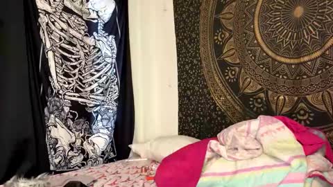 Snapshot of deluxxxeblu chatting on 01/19/25, 05:39 TankinBody online show from 01/19/25, 05:39