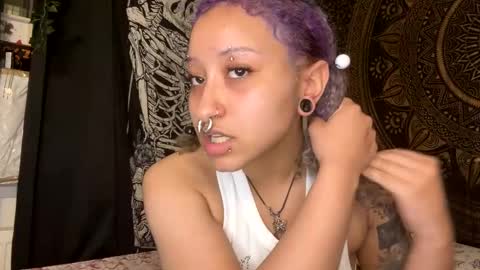 Snapshot of deluxxxeblu chatting on 01/21/25, 01:08 TankinBody online show from 01/21/25, 01:08