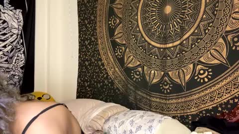 Snapshot of deluxxxeblu chatting on 01/25/25, 01:10 TankinBody online show from 01/25/25, 01:10