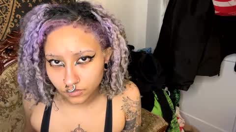 Snapshot of deluxxxeblu chatting on 01/25/25, 10:18 TankinBody online show from 01/25/25, 10:18