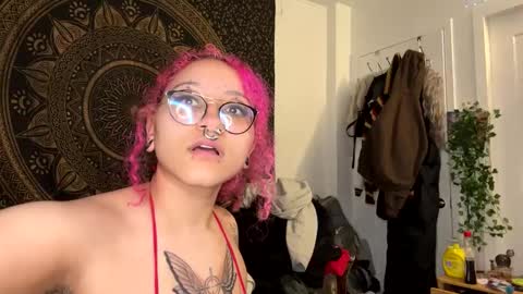 Snapshot of deluxxxeblu chatting on 02/28/25, 12:21 TankinBody online show from 02/28/25, 12:21