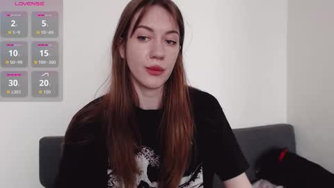 Snapshot of demiamour chatting on 09/15/25, 01:33 Demi. not your babybabebb and other shit online show from 09/15/25, 01:33