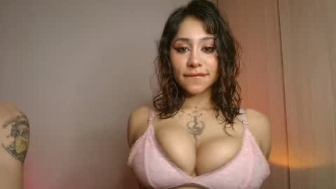 Snapshot of demian_melany_ chatting on 05/01/26, 04:06 demian_melany_ online show from 05/01/26, 04:06