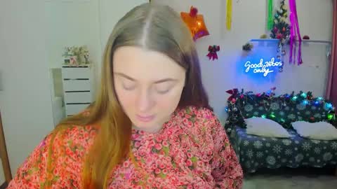 Snapshot of demure_soul chatting on 12/08/24, 04:14 Sophie online show from 12/08/24, 04:14