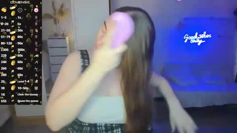 Snapshot of demure_soul chatting on 02/10/25, 08:31 Sophie online show from 02/10/25, 08:31