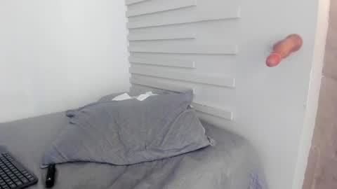 demy_ruiz online show from 03/04/25, 06:15