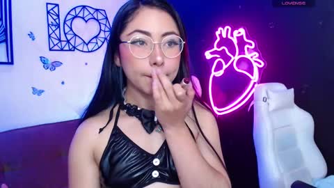 Snapshot of demyanderson_ chatting on 02/21/25, 11:32 Demy online show from 02/21/25, 11:32