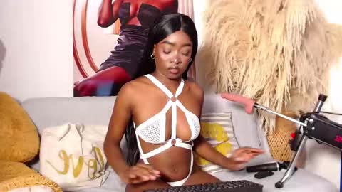 Snapshot of deniisswet chatting on 10/25/25, 06:10   online show from 10/25/25, 06:10