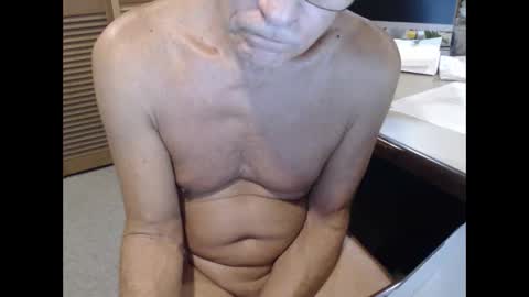 Snapshot of denn_jett chatting on 10/06/25, 10:45 Den Jet online show from 10/06/25, 10:45