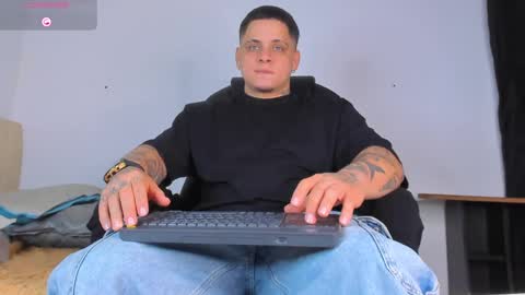 dennis munera online show from 10/08/25, 09:40