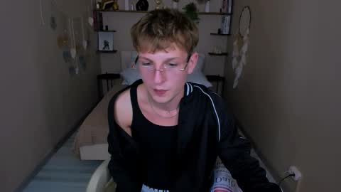 Dennis online show from 11/23/25, 09:03