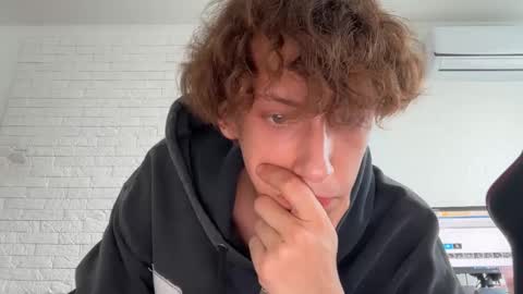 Snapshot of denobluora chatting on 09/20/25, 01:23 Jasper   online show from 09/20/25, 01:23