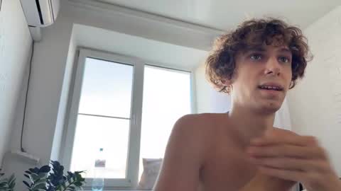 Snapshot of denobluora chatting on 10/30/25, 11:22 Jasper online show from 10/30/25, 11:22