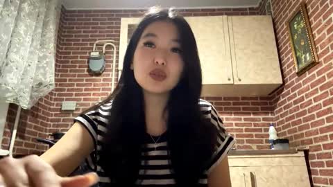 Snapshot of denysebernacchi chatting on 10/29/25, 02:52 Emma online show from 10/29/25, 02:52