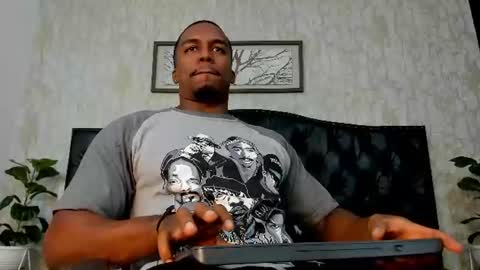 Snapshot of denzelrios chatting on 06/12/26, 03:49 denzelrios online show from 06/12/26, 03:49