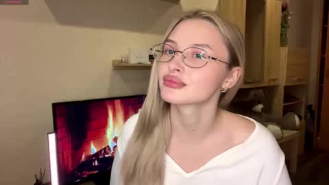 Vi  Victoria online show from 11/09/25, 01:09