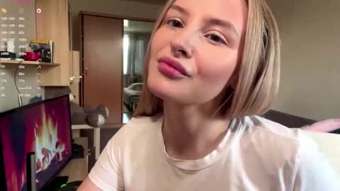 Vi  Victoria online show from 11/22/25, 11:42