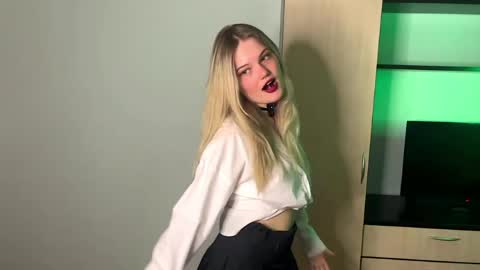 Luna online show from 04/04/26, 04:37