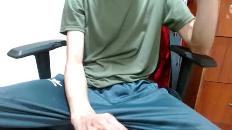 Snapshot of dereck1986 chatting on 12/20/25, 09:27 dereck online show from 12/20/25, 09:27