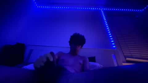 Snapshot of derek9169 chatting on 11/18/25, 06:07 derek9169 online show from 11/18/25, 06:07