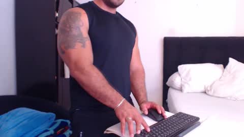 Derek online show from 11/04/25, 07:57