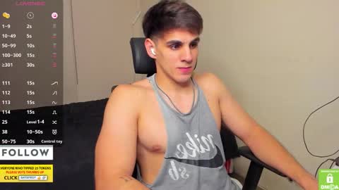 Snapshot of derekcb chatting on 11/24/25, 10:53 Derekcb online show from 11/24/25, 10:53