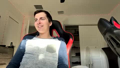 Snapshot of derekdings chatting on 12/13/24, 08:26 derekdings online show from 12/13/24, 08:26