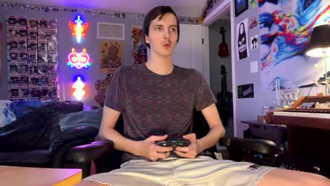 Snapshot of derekdings chatting on 10/06/25, 08:06 derekdings online show from 10/06/25, 08:06