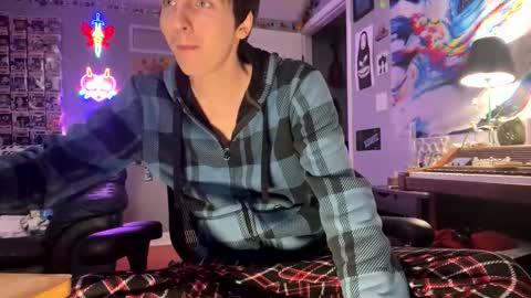 Snapshot of derekdings chatting on 11/25/25, 12:05 derekdings online show from 11/25/25, 12:05