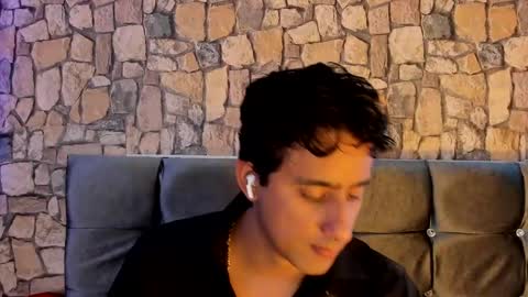 Snapshot of derekk_cute chatting on 01/22/25, 06:10 DEREKK online show from 01/22/25, 06:10