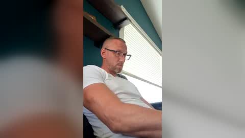 Snapshot of derekthomaserickson86 chatting on 07/16/26, 04:35 DK online show from 07/16/26, 04:35