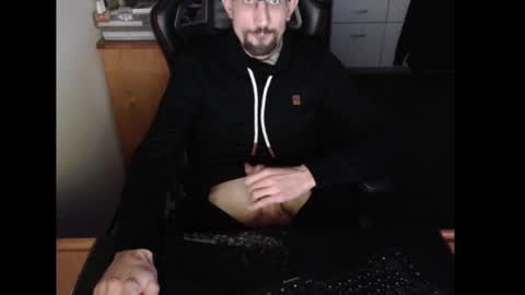 Snapshot of dermattes chatting on 12/07/24, 04:36 dermattes online show from 12/07/24, 04:36