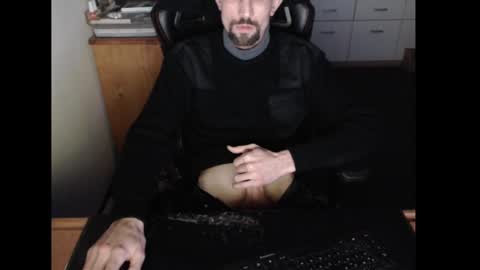 Snapshot of dermattes chatting on 12/14/24, 03:36 dermattes online show from 12/14/24, 03:36