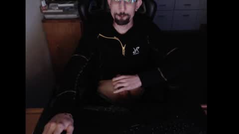 Snapshot of dermattes chatting on 12/21/24, 05:18 dermattes online show from 12/21/24, 05:18