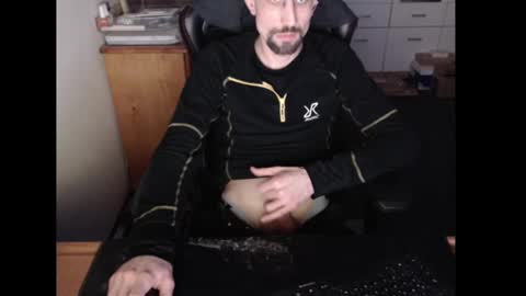 Snapshot of dermattes chatting on 02/15/25, 03:17 dermattes online show from 02/15/25, 03:17