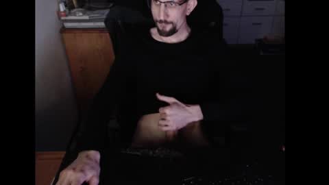 Snapshot of dermattes chatting on 03/08/25, 03:24 dermattes online show from 03/08/25, 03:24