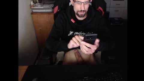 Snapshot of dermattes chatting on 09/28/25, 12:43 dermattes online show from 09/28/25, 12:43