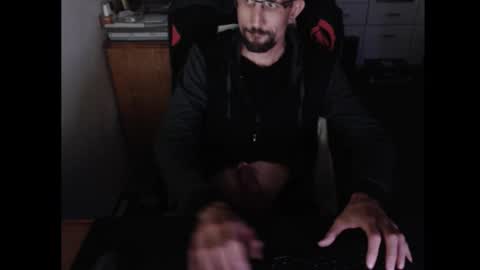 Snapshot of dermattes chatting on 10/04/25, 02:15 dermattes online show from 10/04/25, 02:15