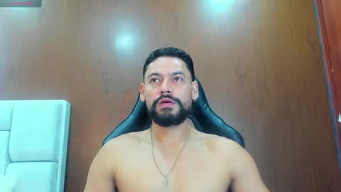 Snapshot of derrybigger_cm chatting on 11/06/25, 02:07 DerryBigger CM online show from 11/06/25, 02:07